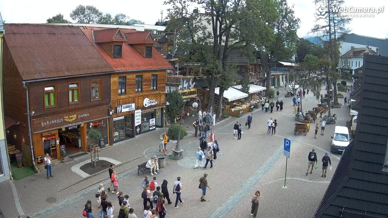 Krupówki Dolne - widok na deptak - 09 wresień 2025, 13:37