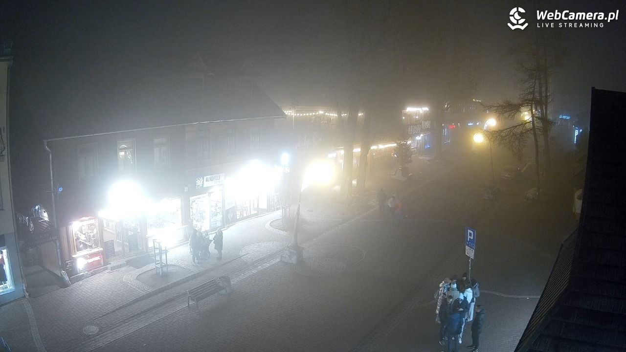 Krupówki Dolne - widok na deptak - 22 grudzień 2025, 21:58