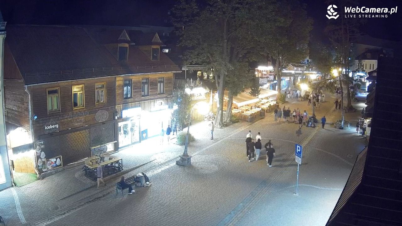 Krupówki Dolne - widok na deptak - 15 sierpień 2026, 22:36