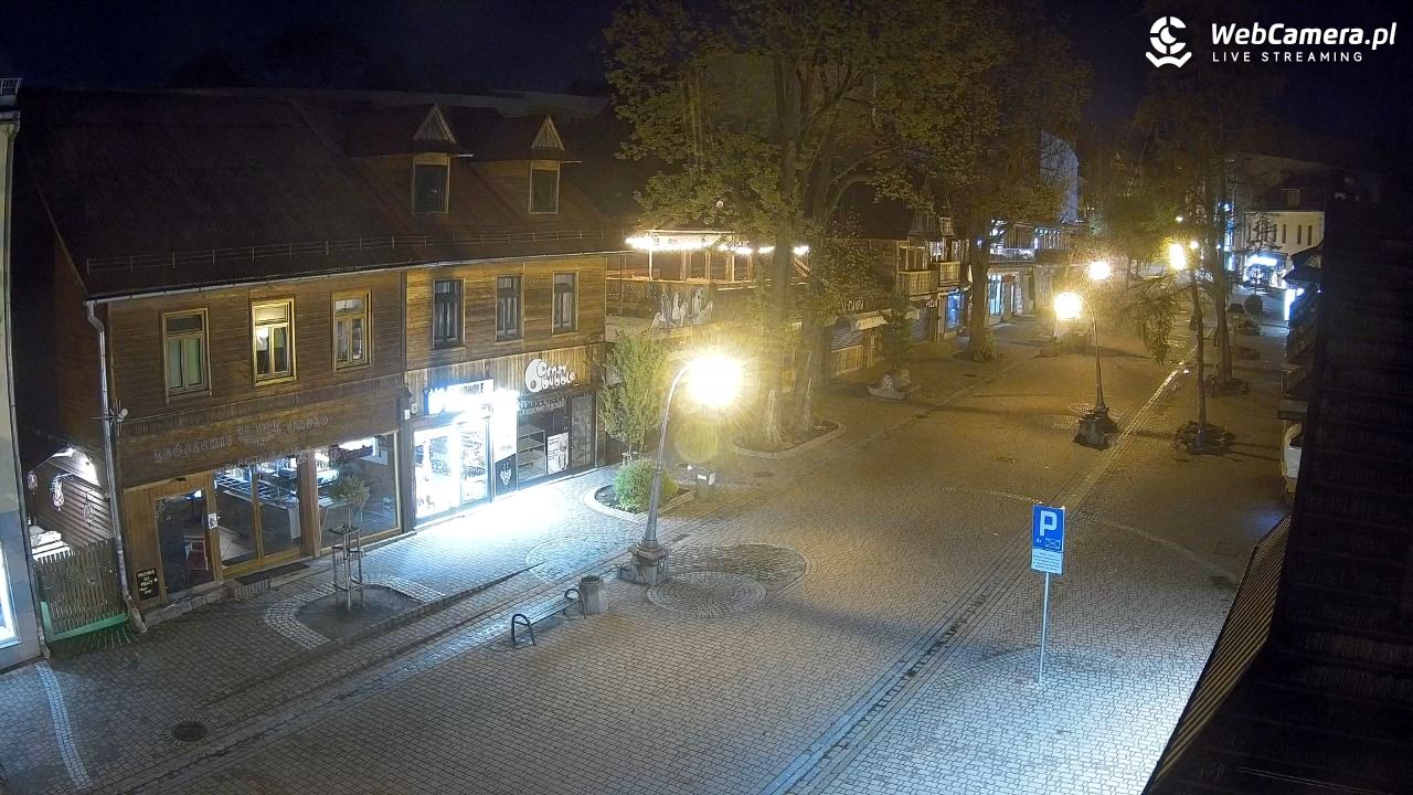 Krupówki Dolne - widok na deptak - 16 maj 2025, 03:53