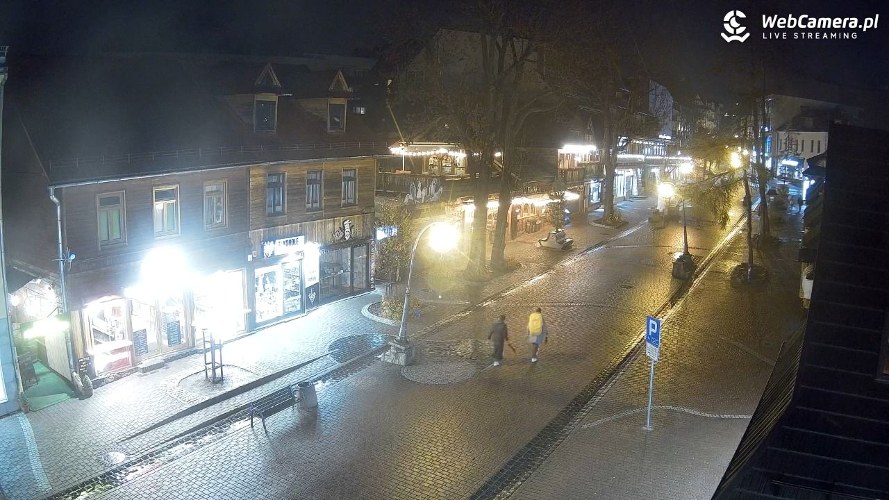 Krupówki Dolne - widok na deptak - 03 listopad 2025, 20:37