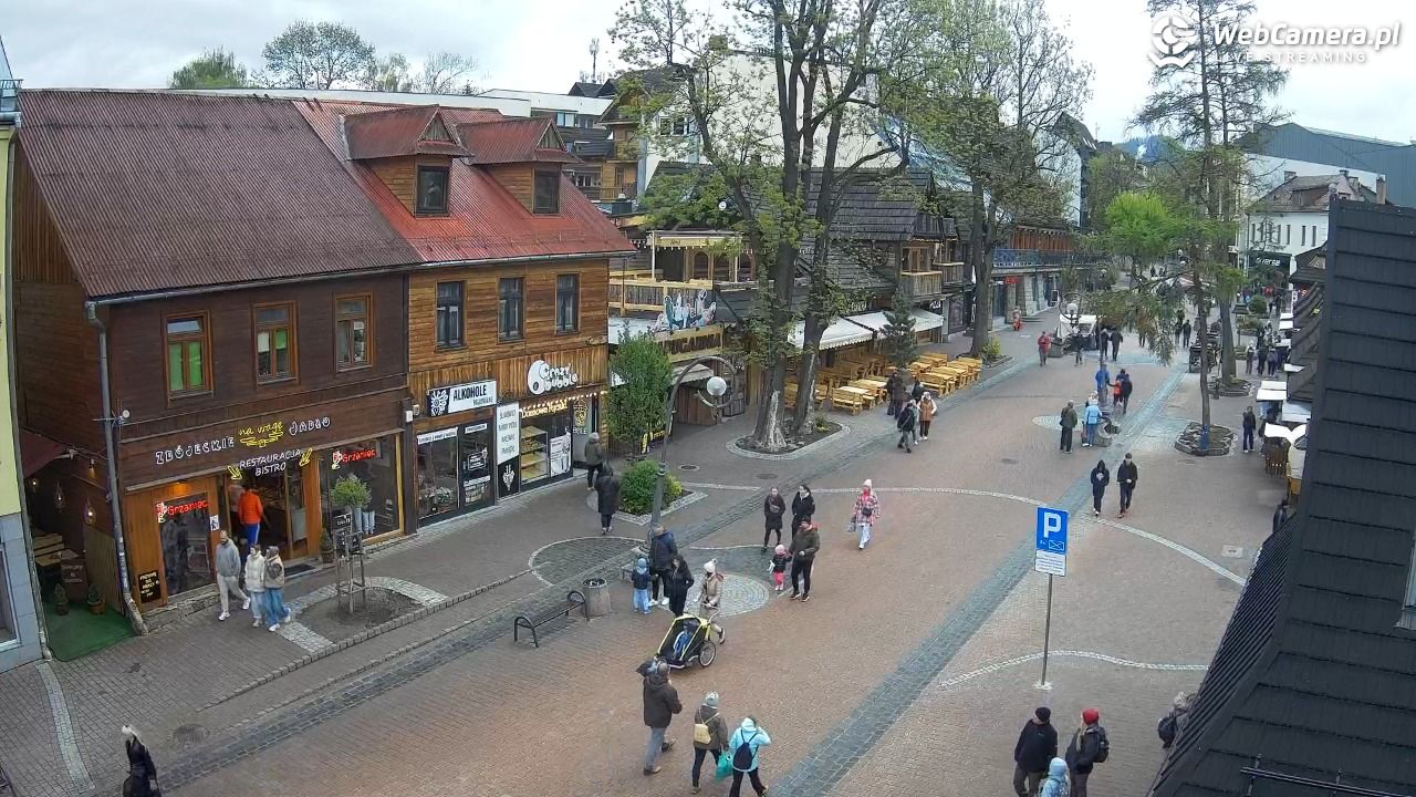 Krupówki Dolne - widok na deptak - 16 maj 2025, 11:44