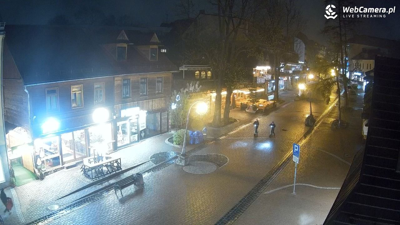 Krupówki Dolne - widok na deptak - 17 maj 2026, 21:21