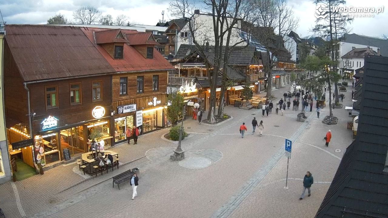 Krupówki Dolne - widok na deptak - 15 maj 2026, 19:46