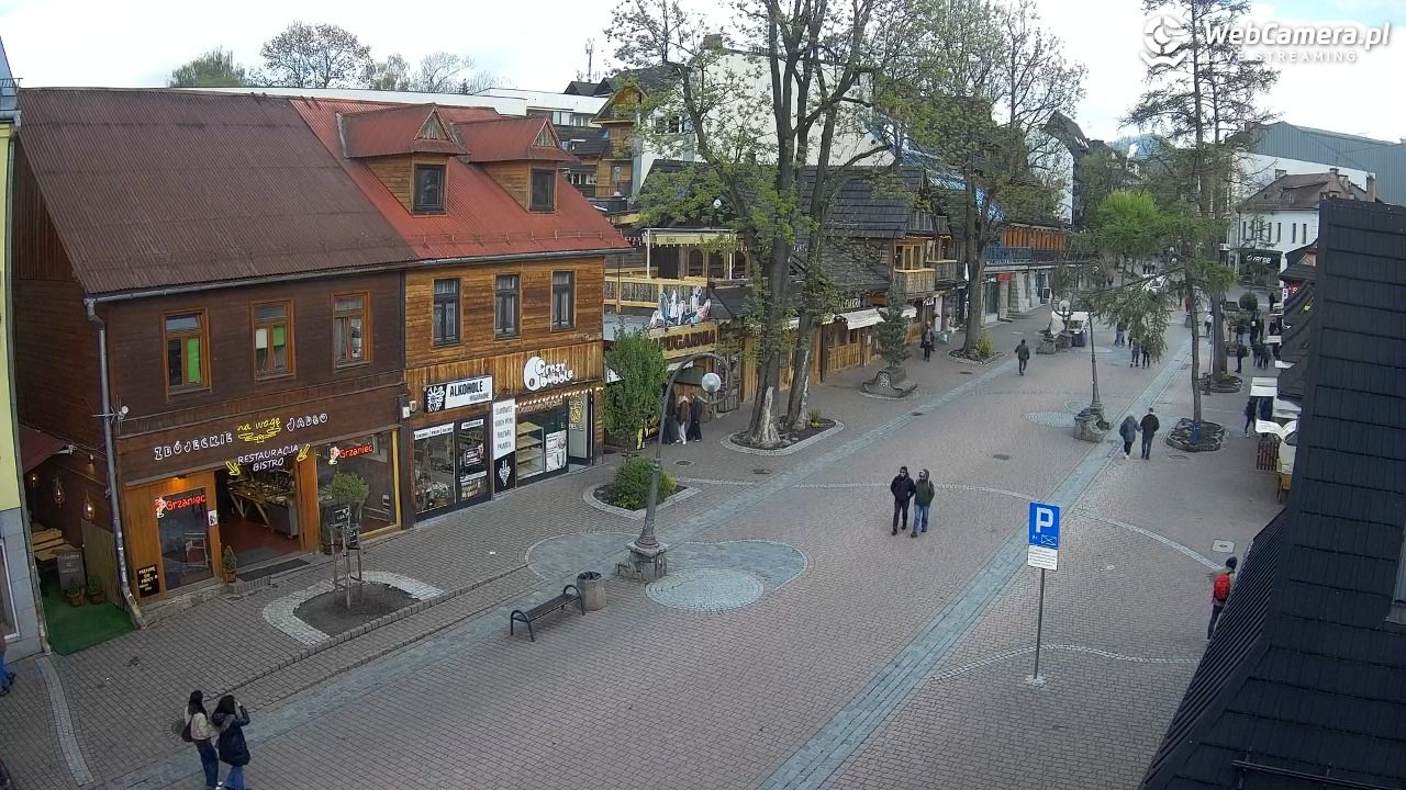 Krupówki Dolne - widok na deptak - 15 maj 2025, 17:23