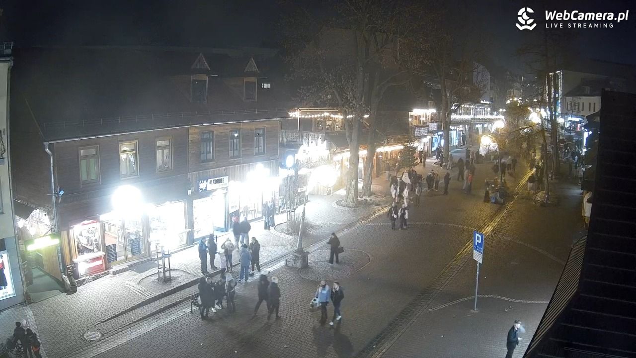 Krupówki Dolne - widok na deptak - 21 grudzień 2025, 20:11