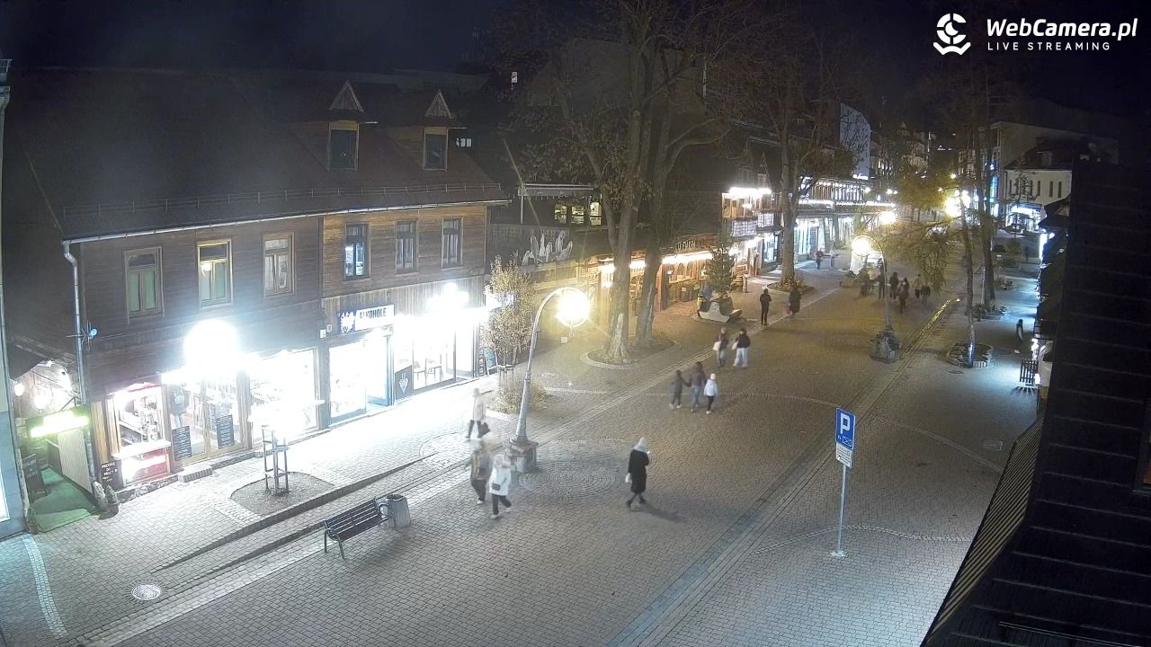 Krupówki Dolne - widok na deptak - 04 listopad 2025, 17:31