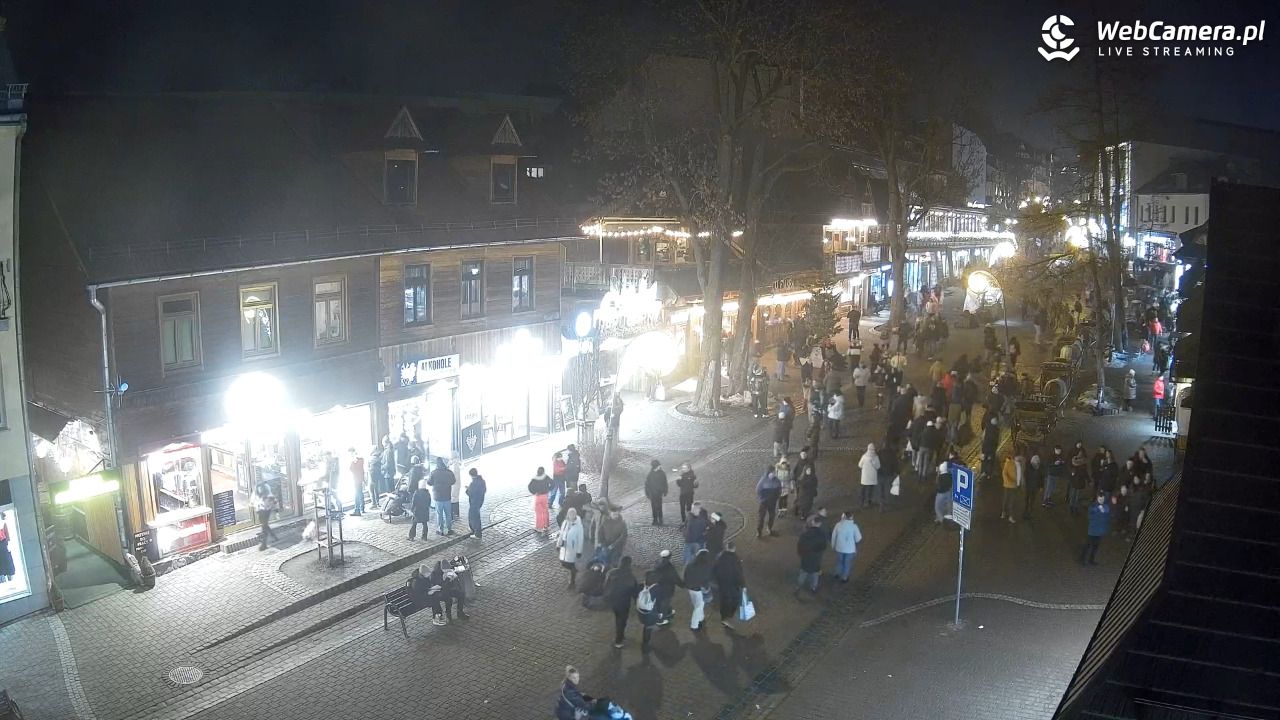 Krupówki Dolne - widok na deptak - 21 grudzień 2025, 18:48