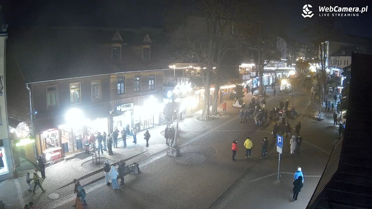 Krupówki Dolne - widok na deptak - 22 grudzień 2025, 18:03