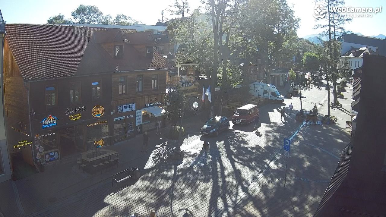 Krupówki Dolne - widok na deptak - 15 sierpień 2026, 08:50