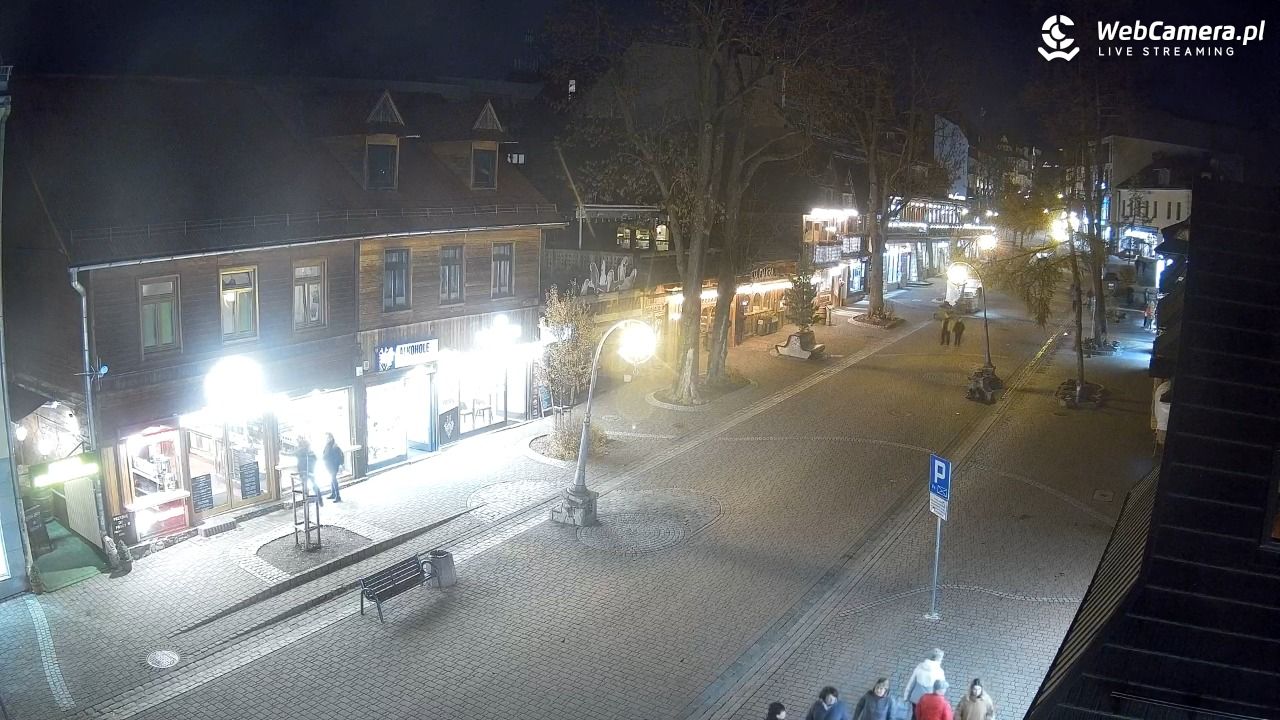 Krupówki Dolne - widok na deptak - 04 listopad 2025, 17:50