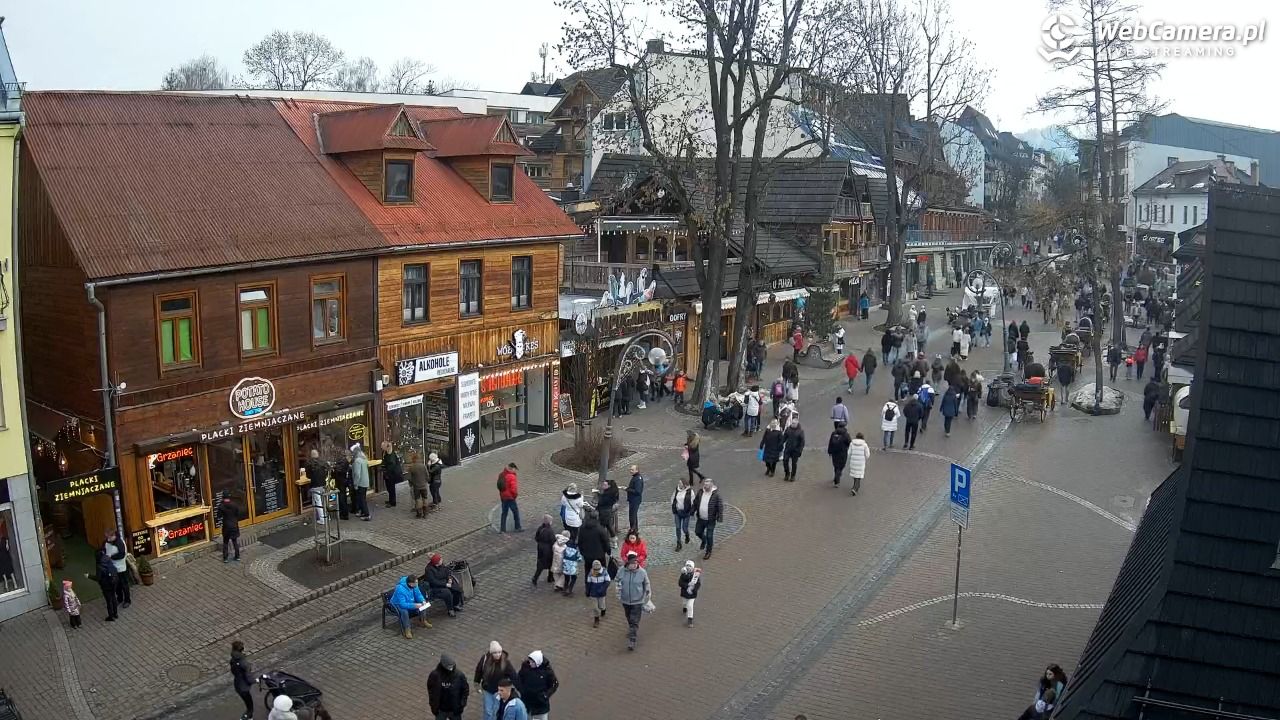 Krupówki Dolne - widok na deptak - 21 grudzień 2025, 12:59