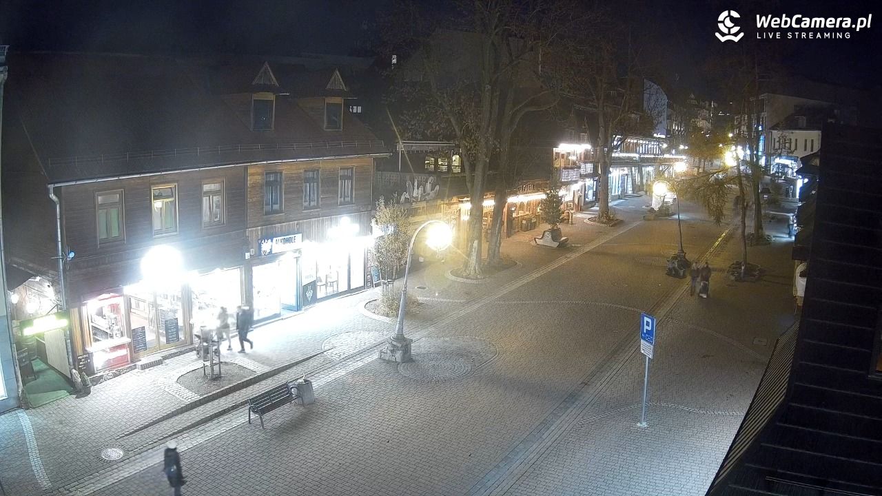 Krupówki Dolne - widok na deptak - 04 listopad 2025, 18:09