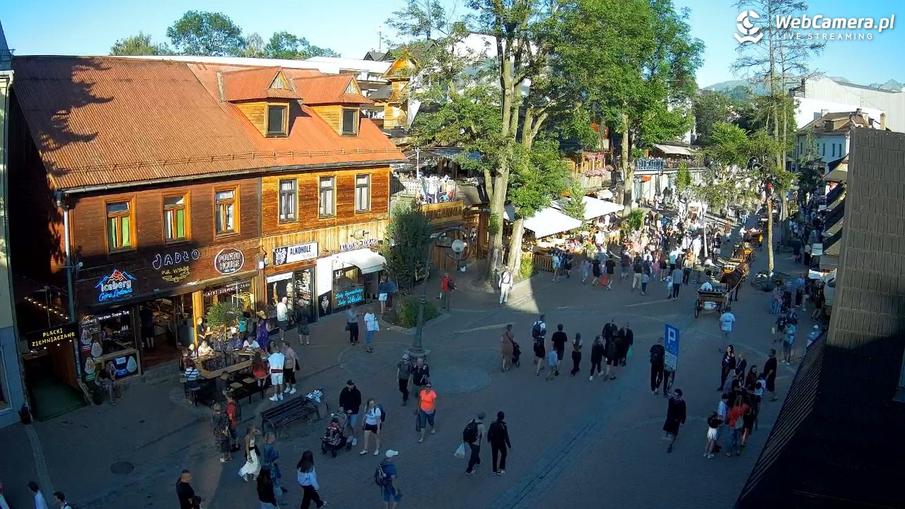 Krupówki Dolne - widok na deptak - 13 sierpień 2026, 18:33
