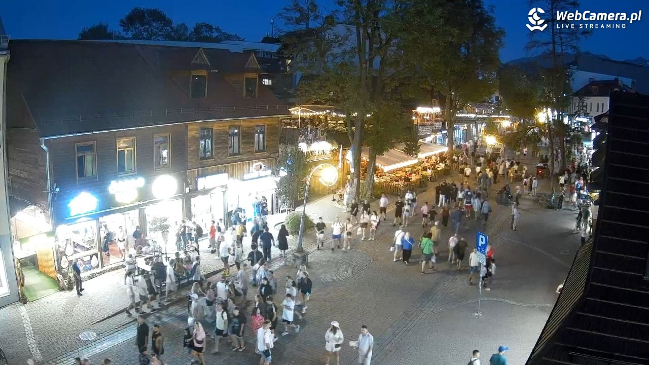 Krupówki Dolne - widok na deptak - 15 sierpień 2026, 20:33