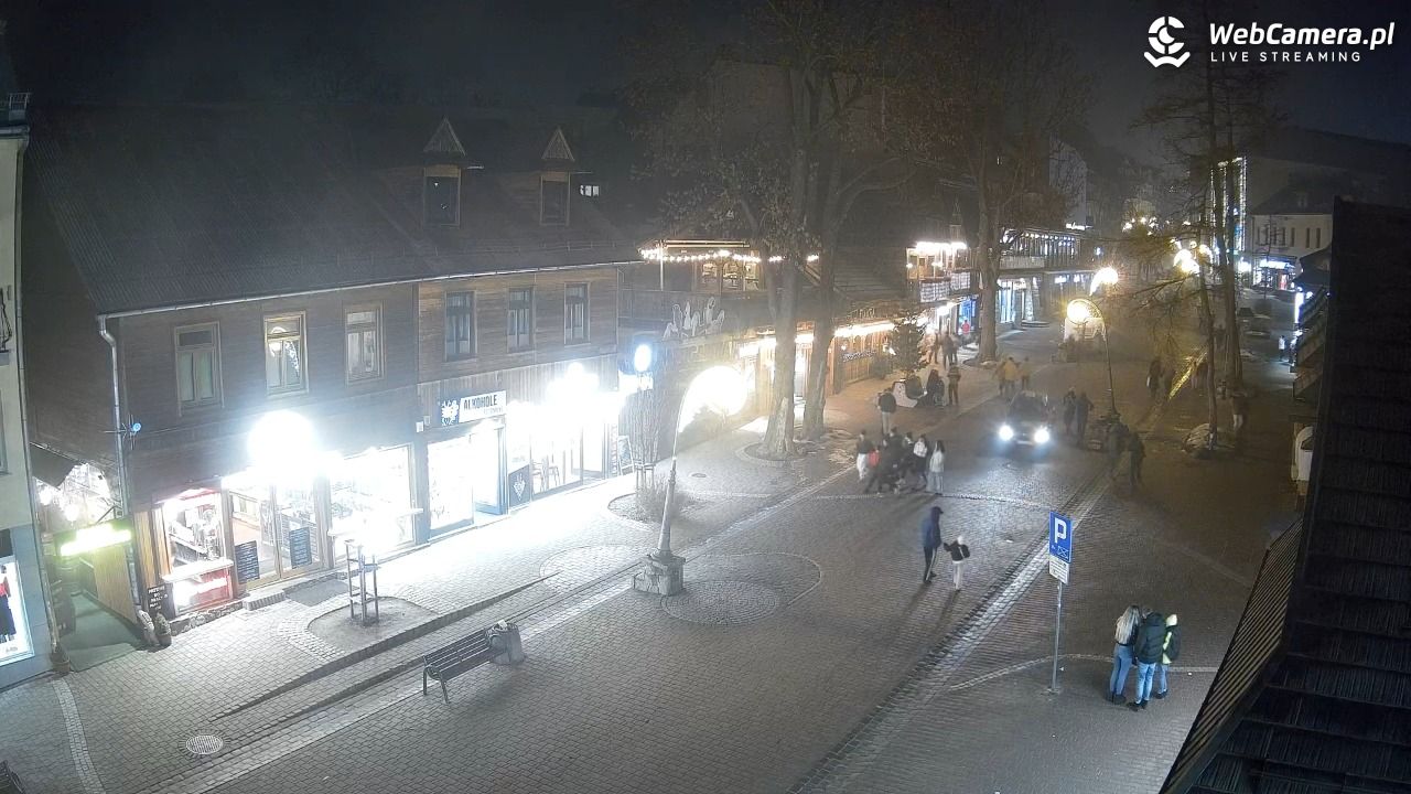 Krupówki Dolne - widok na deptak - 22 grudzień 2025, 21:14