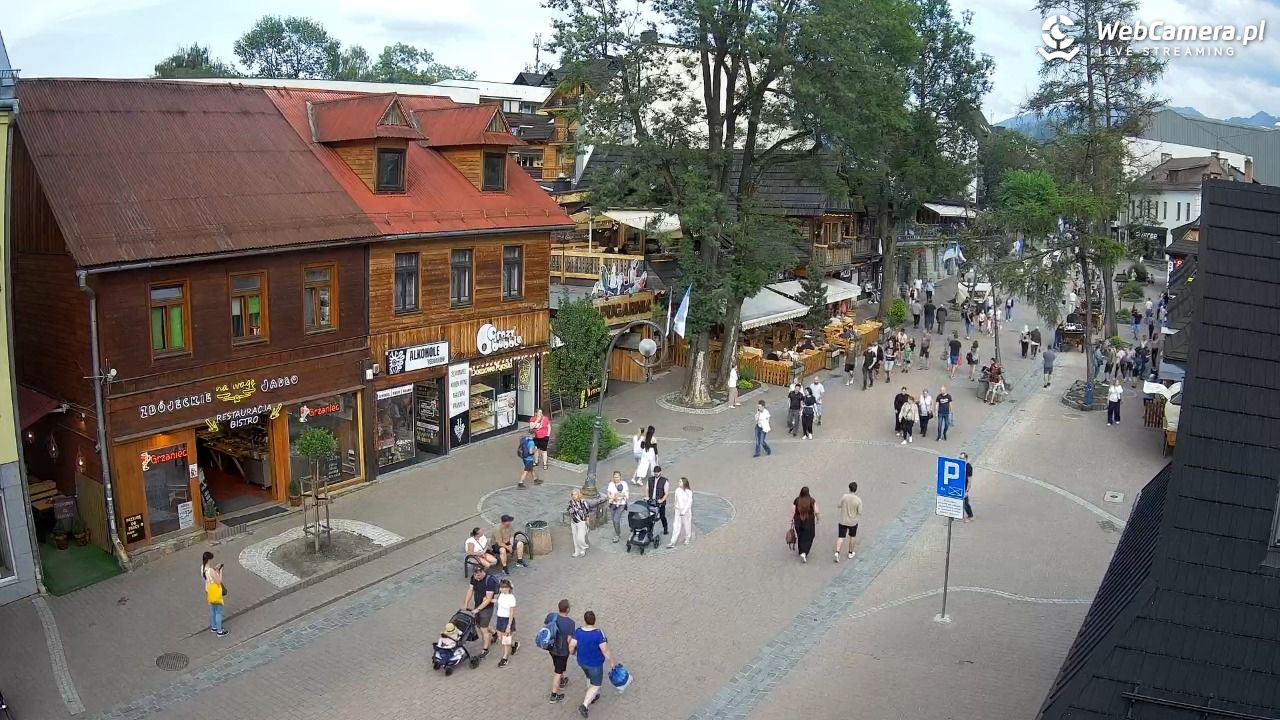 Krupówki Dolne - widok na deptak - 07 czerwiec 2025, 18:27