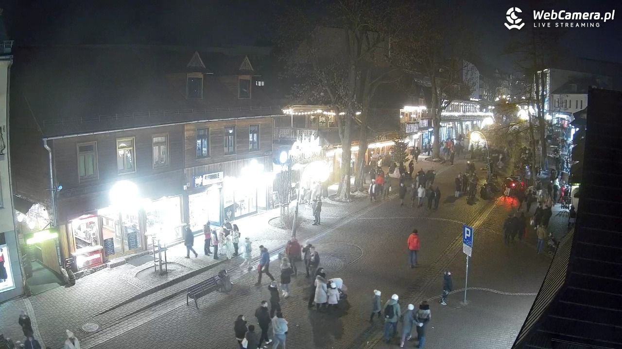 Krupówki Dolne - widok na deptak - 21 grudzień 2025, 18:13