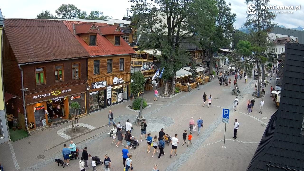 Krupówki Dolne - widok na deptak - 07 czerwiec 2025, 18:42