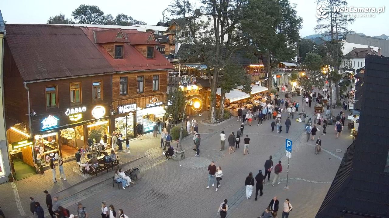 Krupówki Dolne - widok na deptak - 13 sierpień 2026, 20:10
