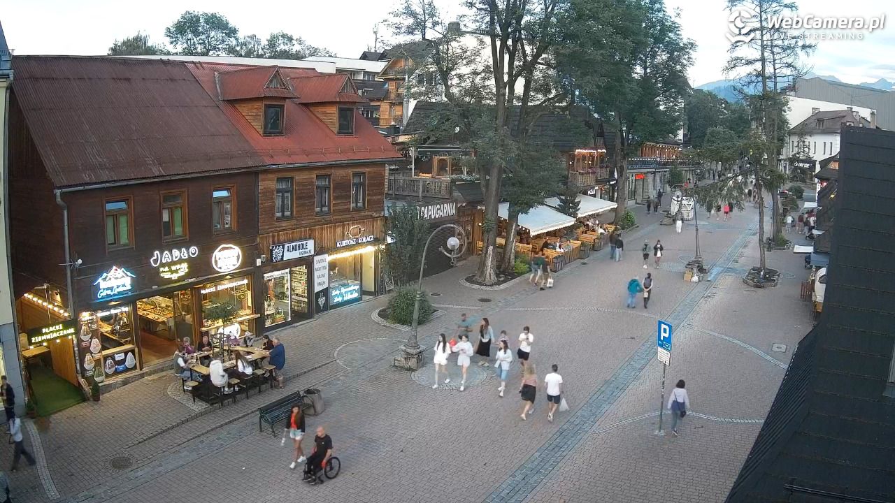Krupówki Dolne - widok na deptak - 22 czerwiec 2026, 20:43