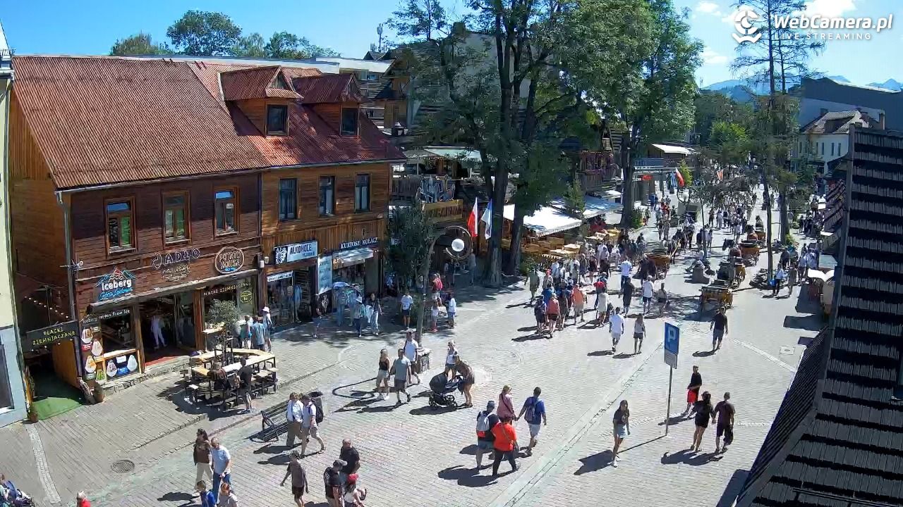 Krupówki Dolne - widok na deptak - 15 sierpień 2026, 12:13