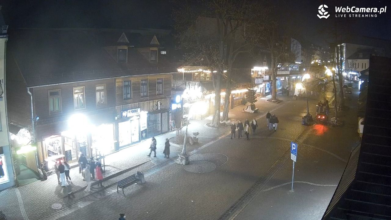 Krupówki Dolne - widok na deptak - 21 grudzień 2025, 21:35