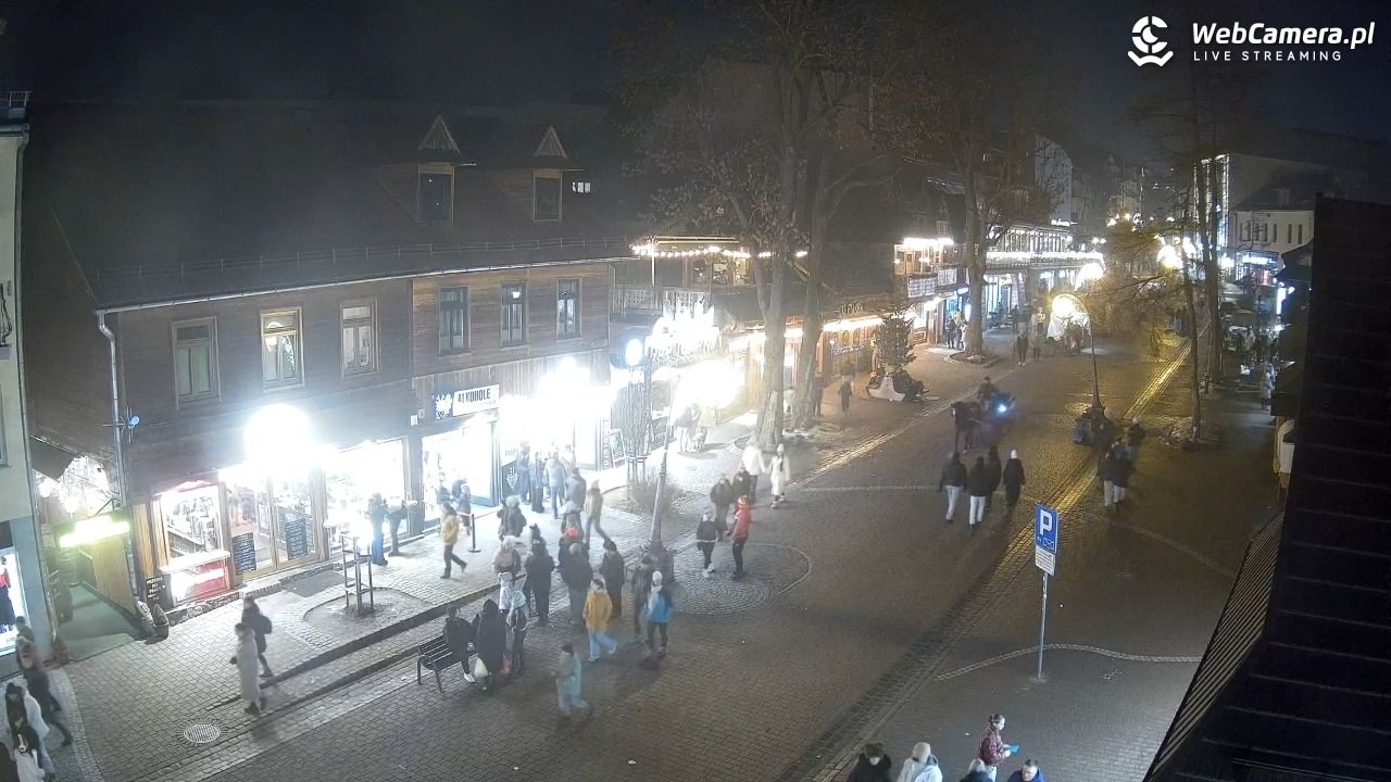 Krupówki Dolne - widok na deptak - 21 grudzień 2025, 20:07