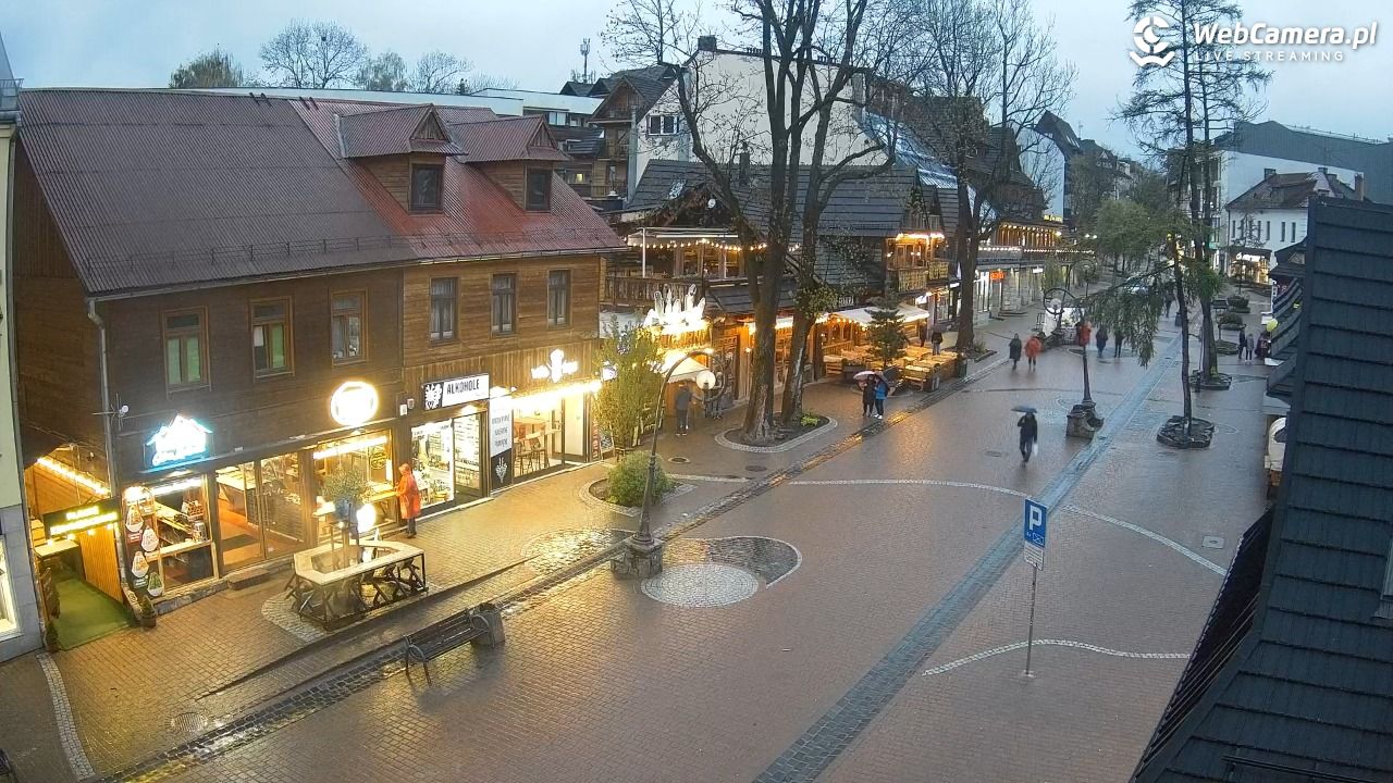 Krupówki Dolne - widok na deptak - 16 maj 2026, 19:57