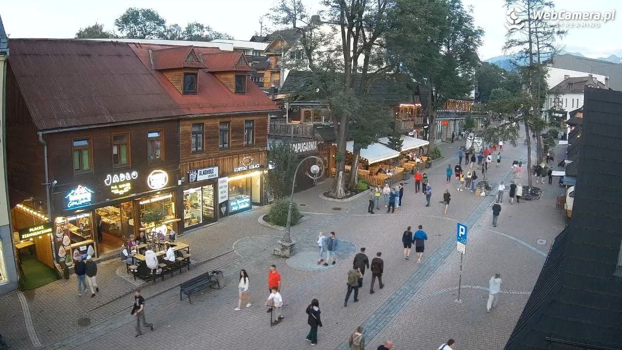 Krupówki Dolne - widok na deptak - 22 czerwiec 2026, 20:47