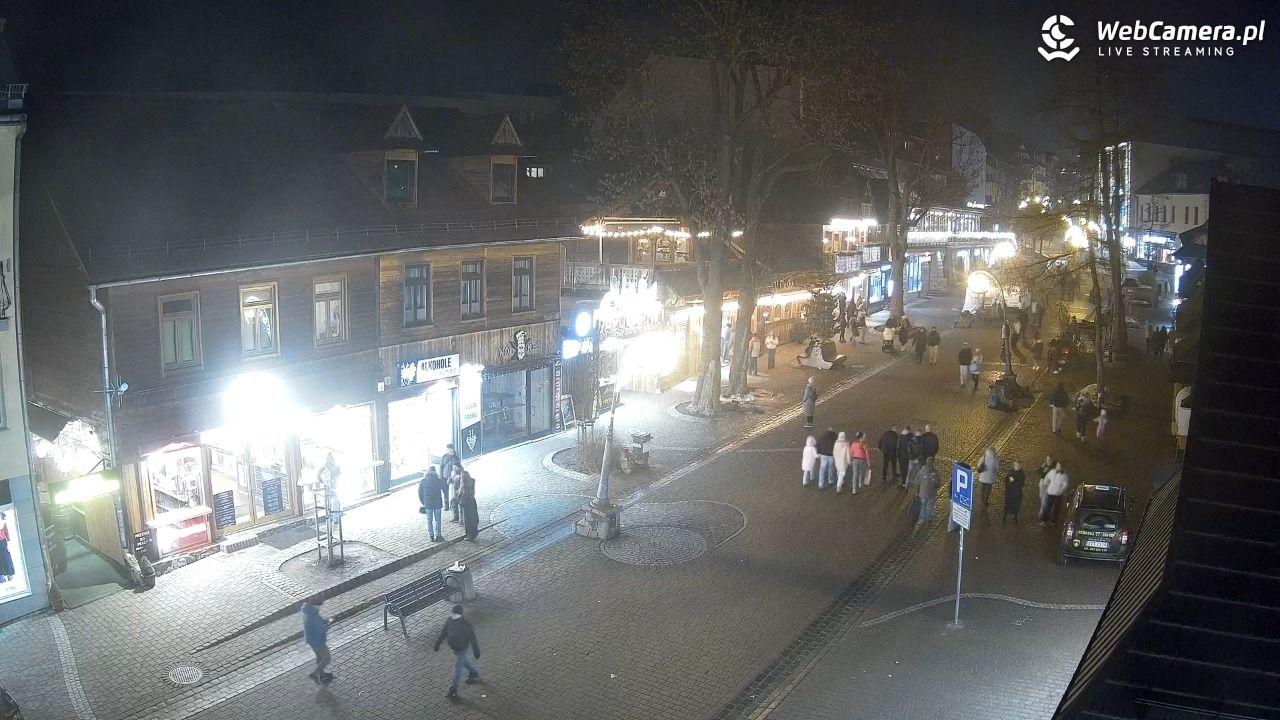 Krupówki Dolne - widok na deptak - 21 grudzień 2025, 20:53