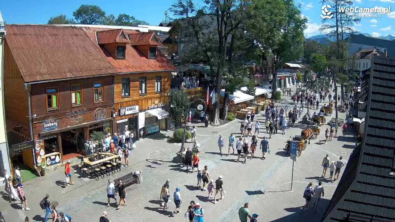 Krupówki Dolne - widok na deptak - 15 sierpień 2026, 13:35