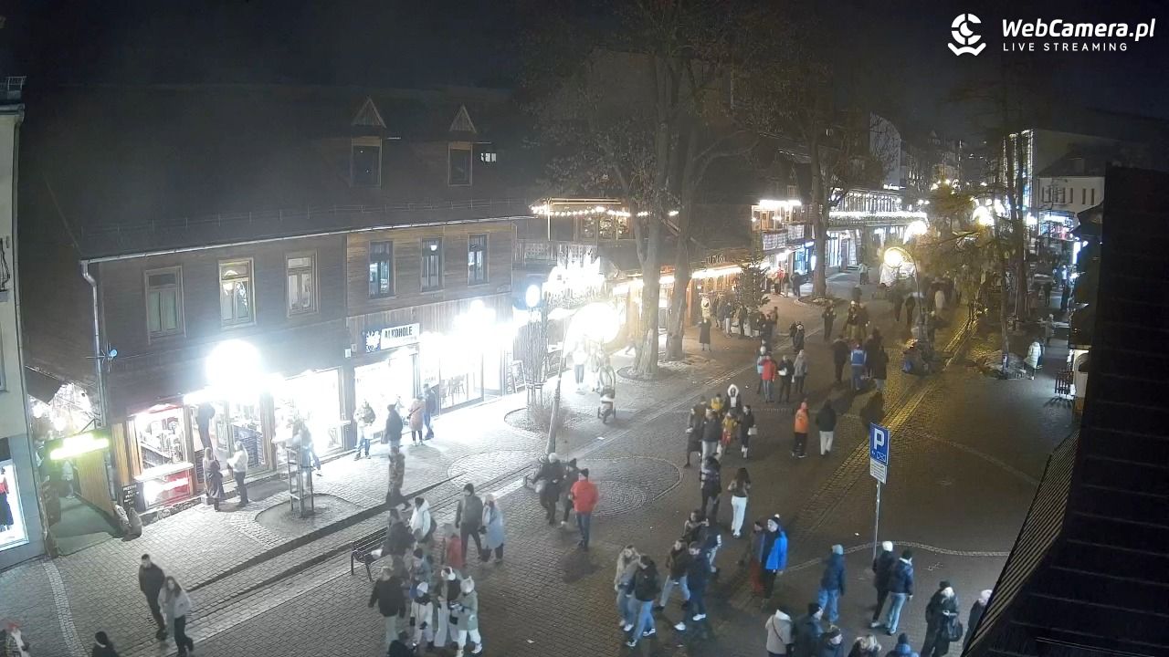 Krupówki Dolne - widok na deptak - 21 grudzień 2025, 19:24