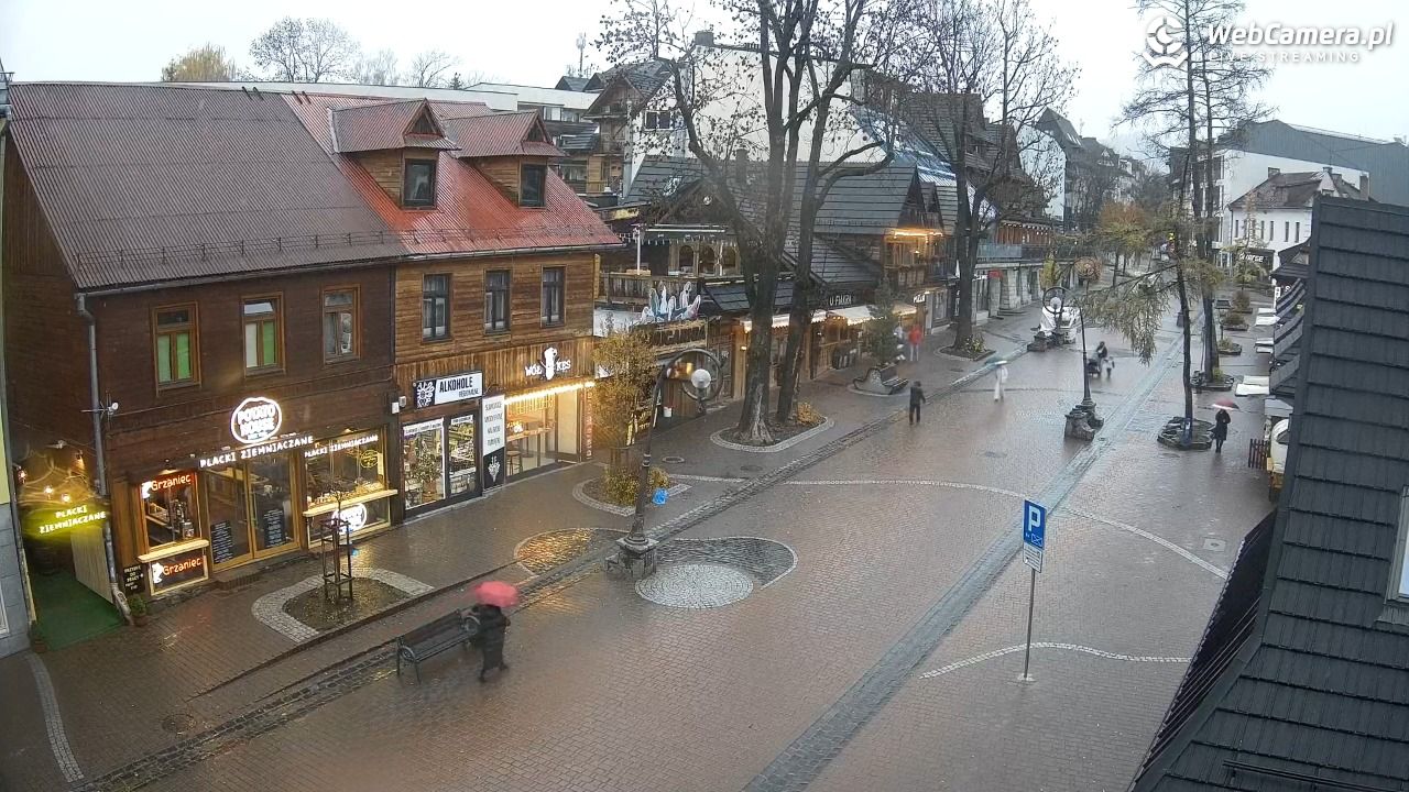 Krupówki Dolne - widok na deptak - 03 listopad 2025, 12:55