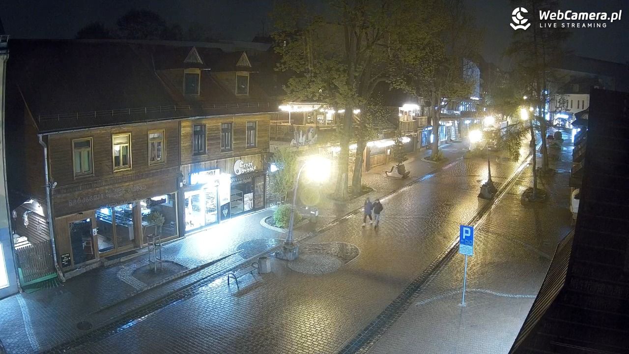 Krupówki Dolne - widok na deptak - 15 maj 2025, 23:06