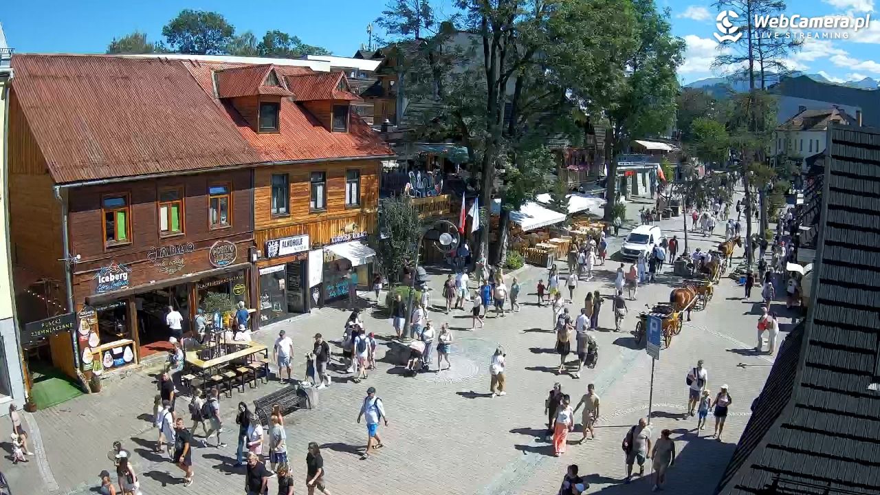 Krupówki Dolne - widok na deptak - 15 sierpień 2026, 13:41