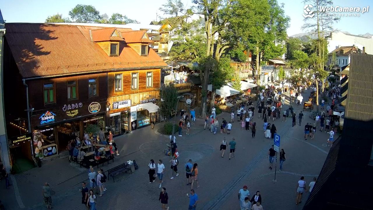 Krupówki Dolne - widok na deptak - 14 sierpień 2026, 18:52