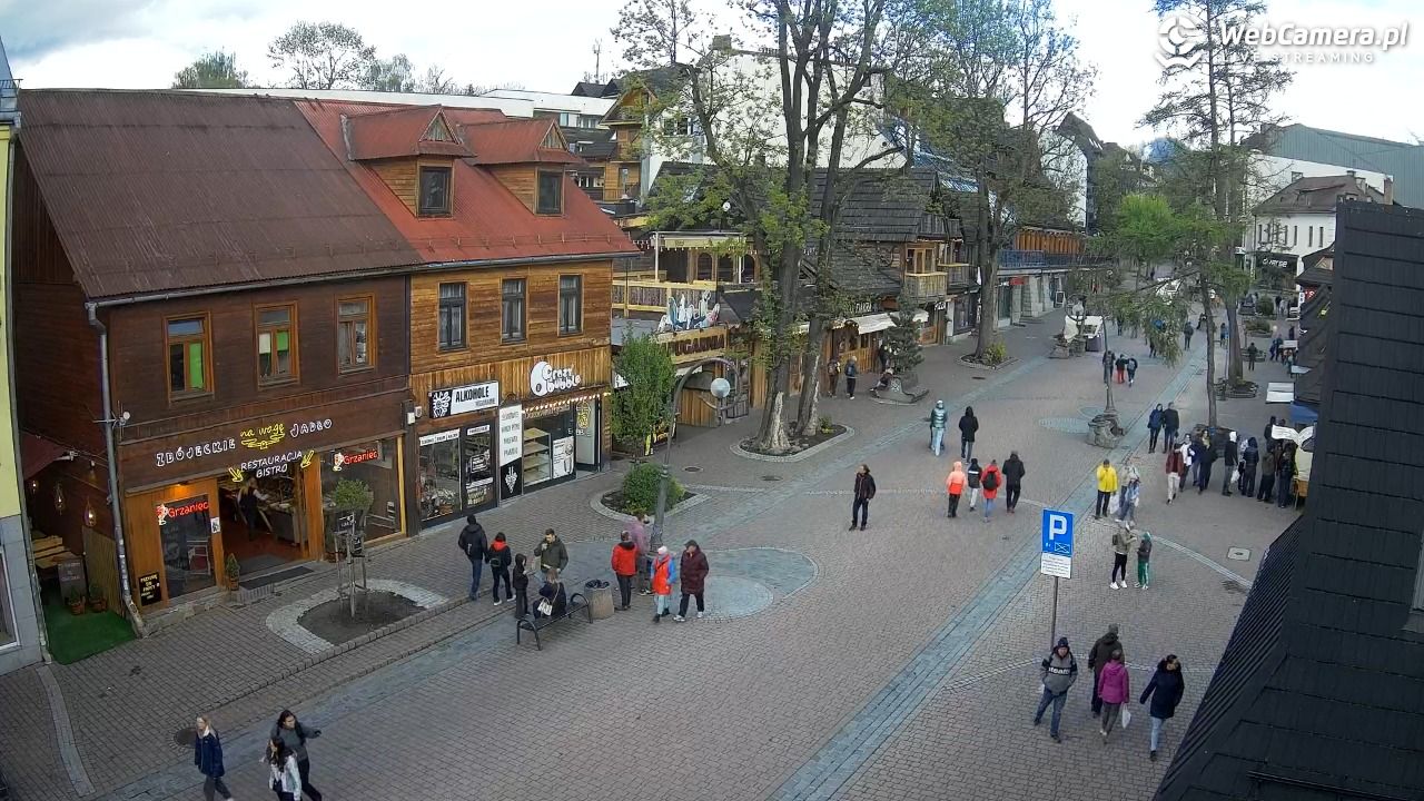 Krupówki Dolne - widok na deptak - 15 maj 2025, 17:31