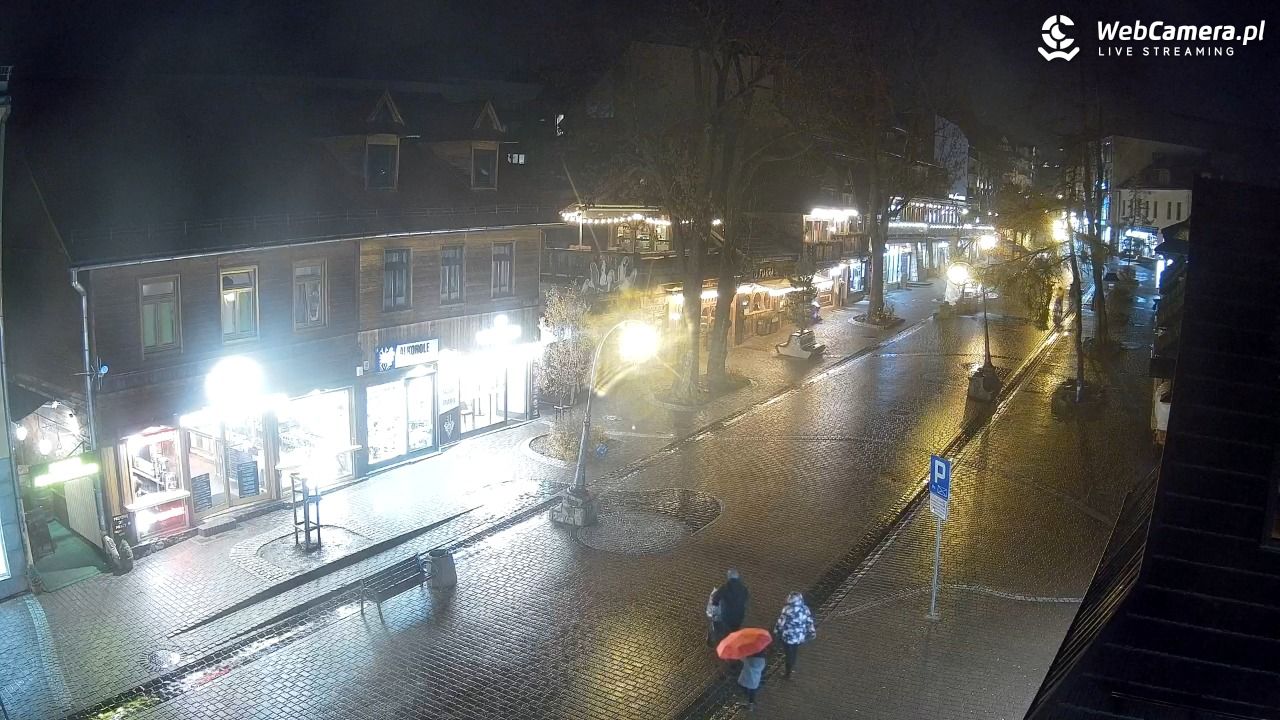 Krupówki Dolne - widok na deptak - 03 listopad 2025, 17:52