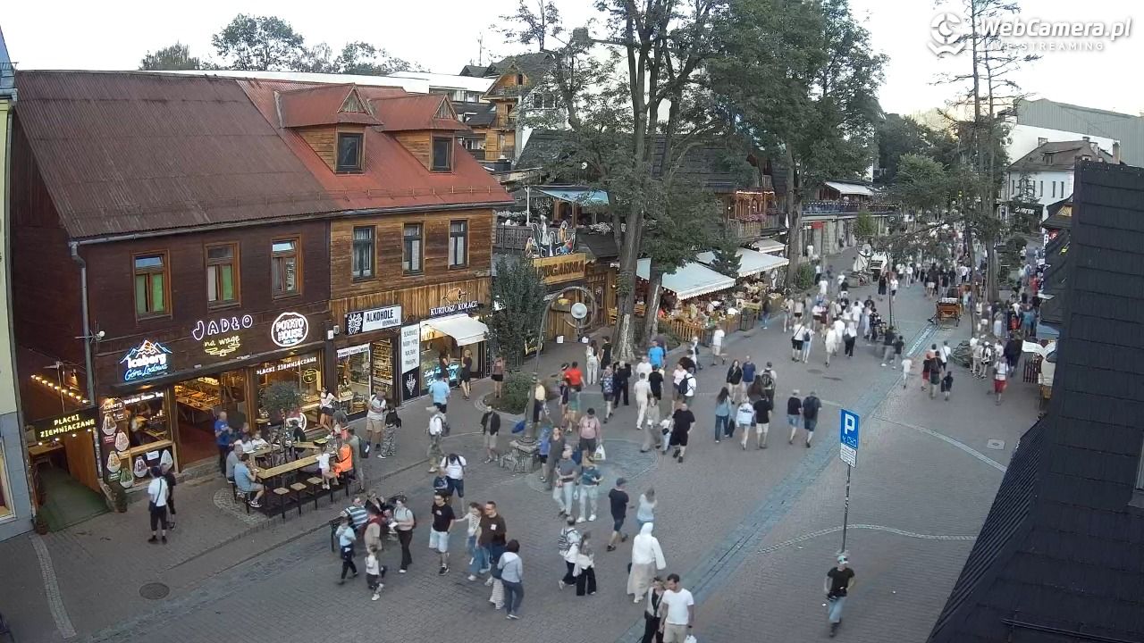 Krupówki Dolne - widok na deptak - 14 sierpień 2026, 19:28
