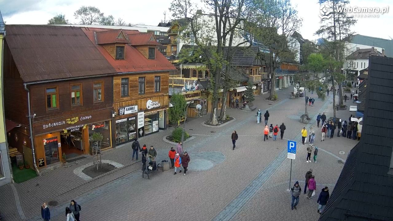 Krupówki Dolne - widok na deptak - 15 maj 2025, 17:31