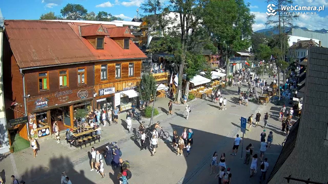 Krupówki Dolne - widok na deptak - 15 sierpień 2026, 16:56