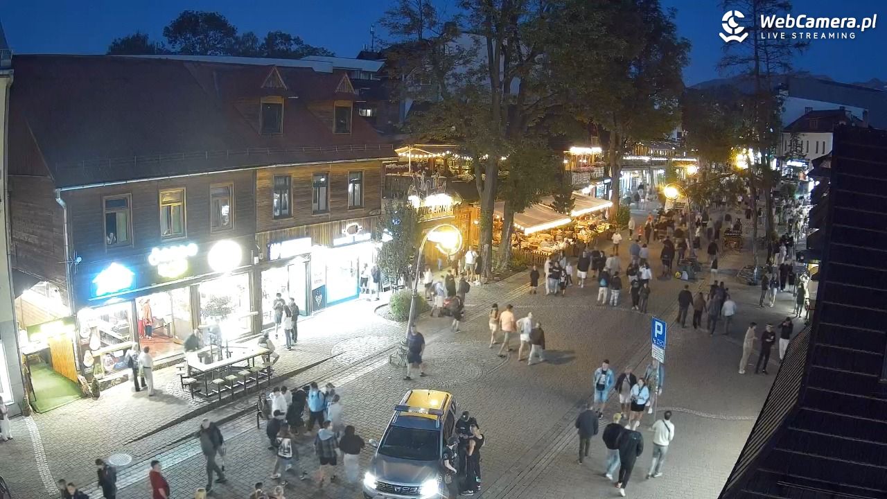 Krupówki Dolne - widok na deptak - 13 sierpień 2026, 20:36