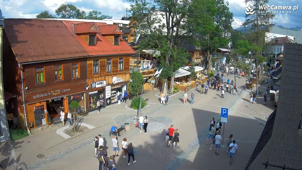 Krupówki Dolne - widok na deptak - 07 czerwiec 2025, 17:44