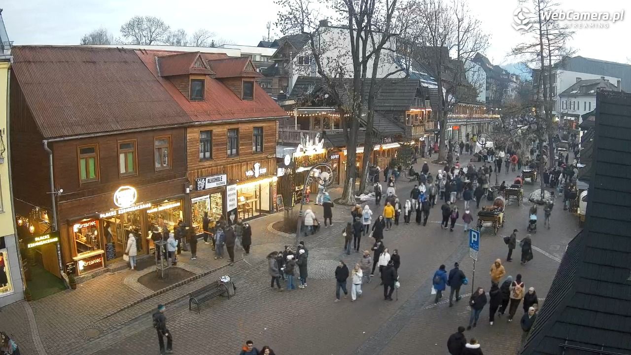 Krupówki Dolne - widok na deptak - 21 grudzień 2025, 15:36