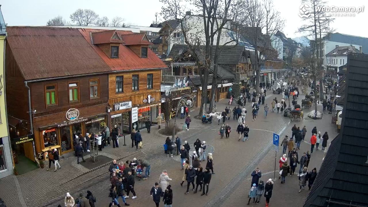 Krupówki Dolne - widok na deptak - 21 grudzień 2025, 12:56