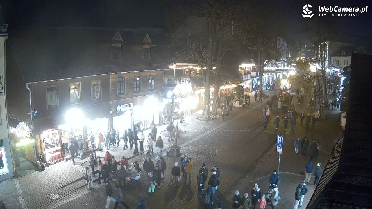 Krupówki Dolne - widok na deptak - 22 grudzień 2025, 18:47