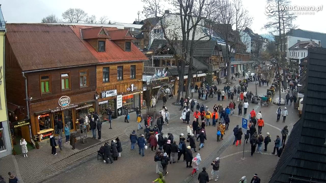 Krupówki Dolne - widok na deptak - 21 grudzień 2025, 13:37