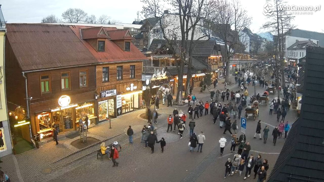 Krupówki Dolne - widok na deptak - 21 grudzień 2025, 15:40