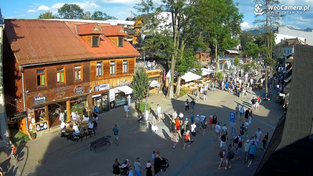 Krupówki Dolne - widok na deptak - 15 sierpień 2026, 17:55